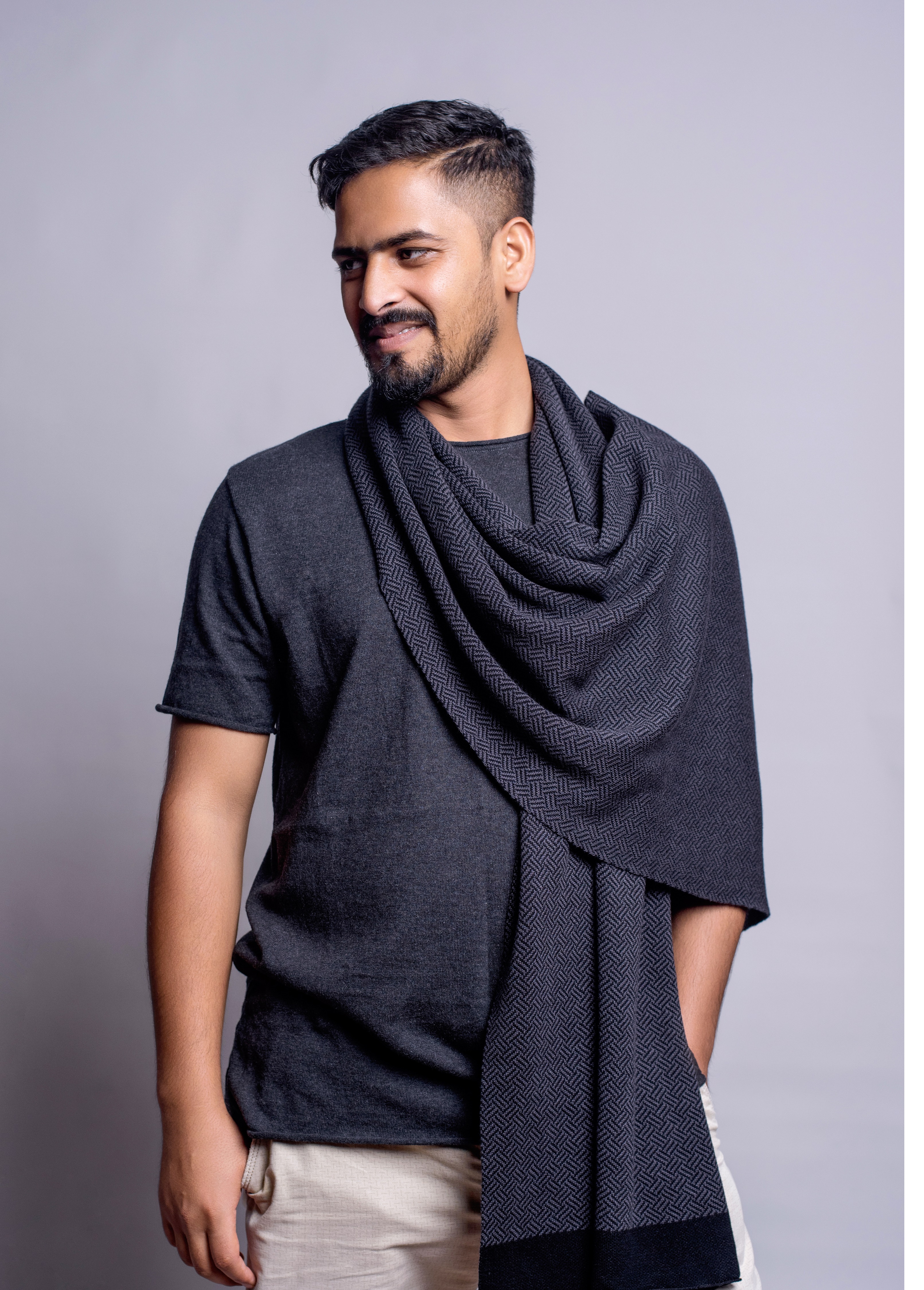 Men's scarf with stripe in the edge