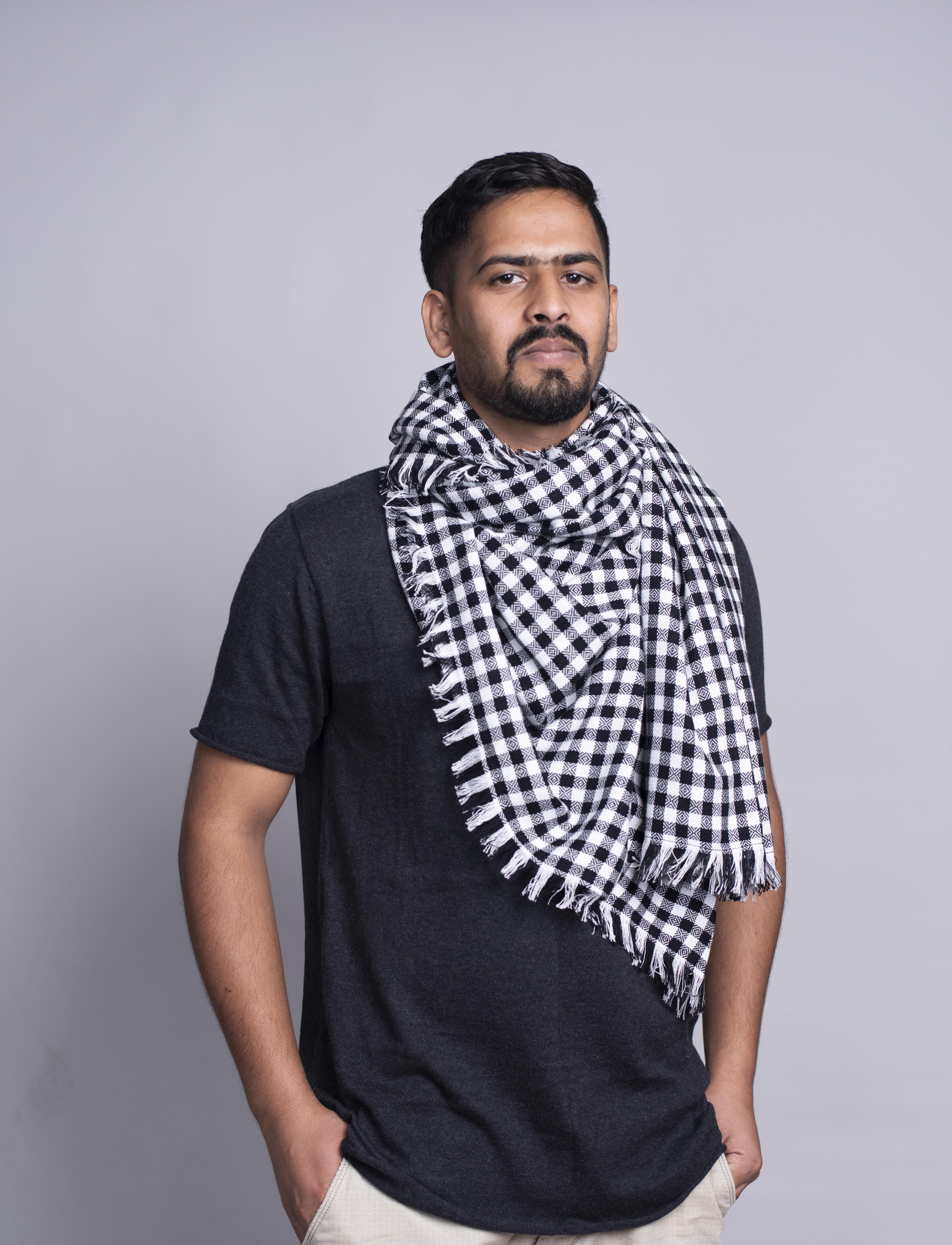 DIAMOND WEAVE CHECK SCARF (BLACK AND WHITE)
